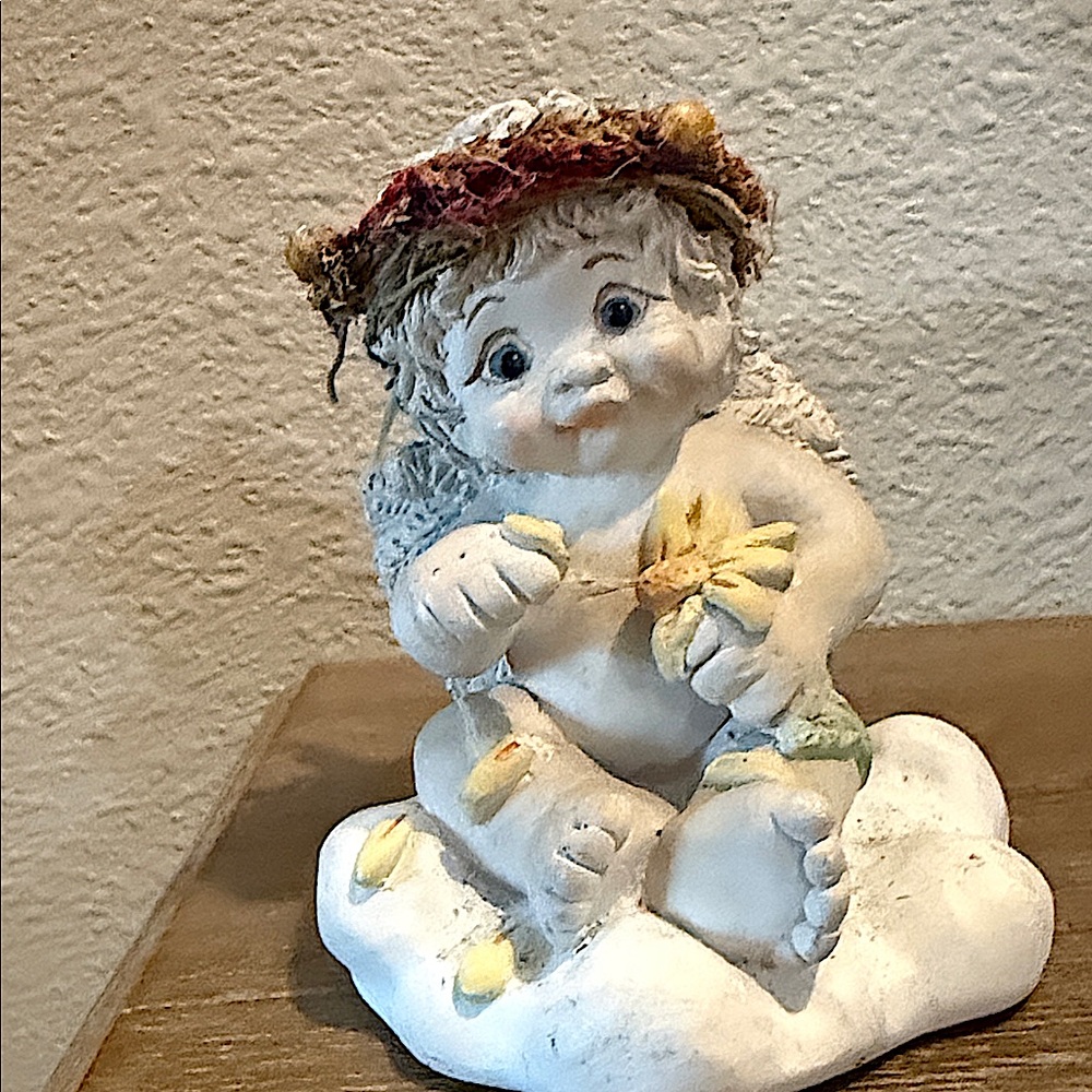 💭 Dreamsicles Charming Cherub Figurine with Floral Accents; Kristin 2000 #10644